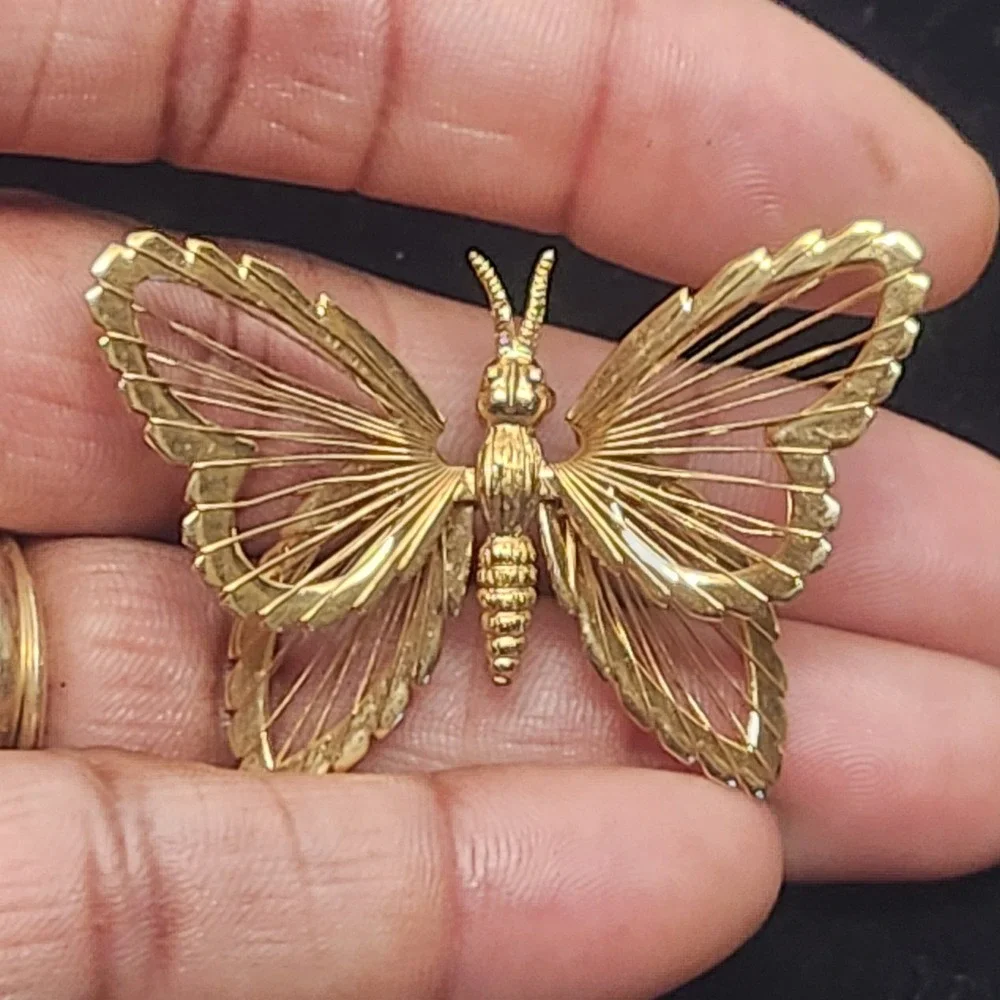 Vintage Gold Tone 3D monet Layered Butterfly Brooch Pin Openwork Filigree Design